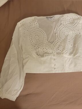 Zara White Eyelet V-Neck Cropped Blouse